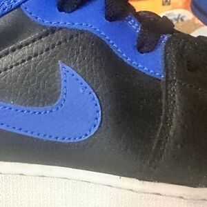 Nike  Jordan 1 Retro